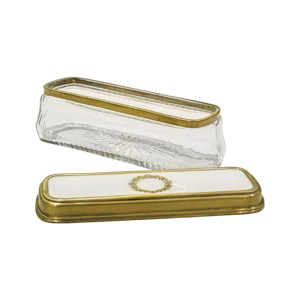 ตลับแก้ว เจียระไน ทรงยาว มีฝาโลหะปิด