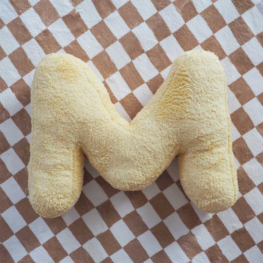 หมอนอิงตัวอักษร - M (สีเหลือง)